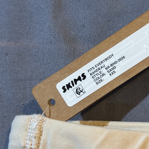 SKIMS FITS EVERYBODY BANDEAU 'SAND' - Picture 3 of 11